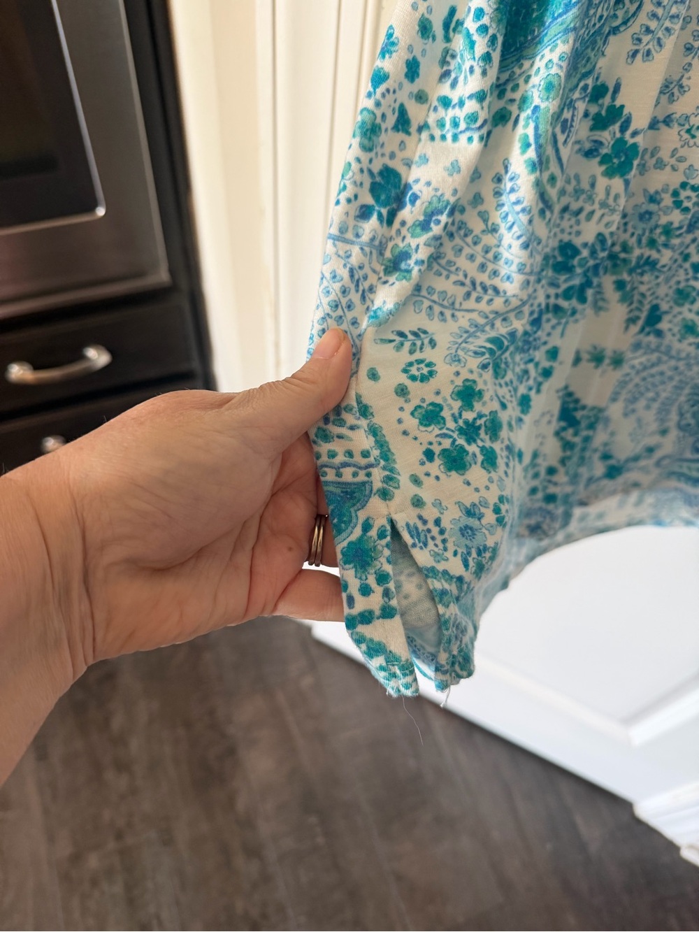 Daniel Rainn Teal and White Paisley V-Neck Top, 3X - Picture 7 of 12